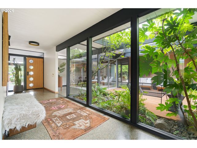 8500 Sw CECILIA Ter, Portland, OR 97223