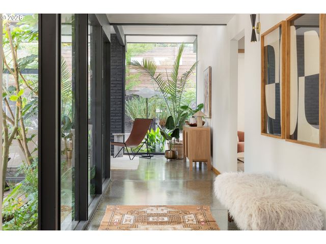 8500 Sw CECILIA Ter, Portland, OR 97223
