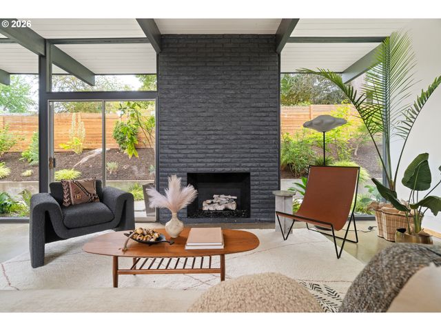 8500 Sw CECILIA Ter, Portland, OR 97223