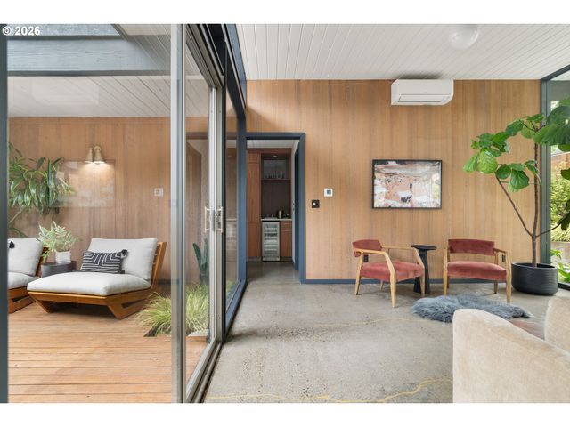 8500 Sw CECILIA Ter, Portland, OR 97223