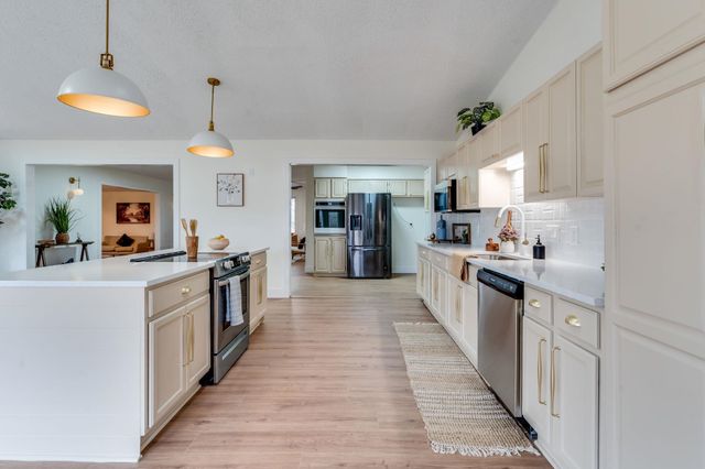 14511 W Selma St, Wichita, KS 67227