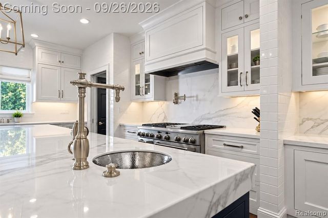 477 Dunston Road, Bloomfield Hills, MI 48304