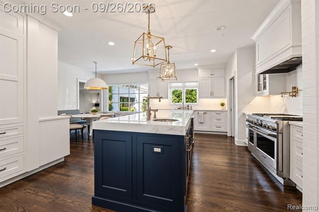477 Dunston Road, Bloomfield Hills, MI 48304