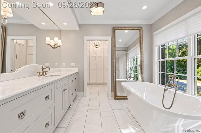 477 Dunston Road, Bloomfield Hills, MI 48304