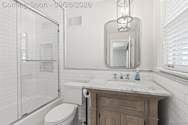 477 Dunston Road, Bloomfield Hills, MI 48304