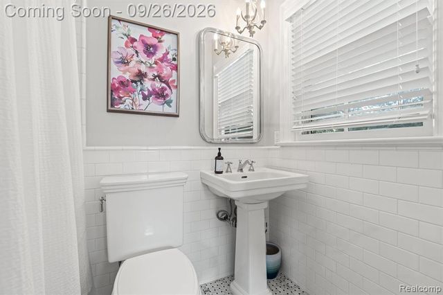 477 Dunston Road, Bloomfield Hills, MI 48304