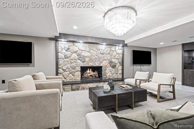 477 Dunston Road, Bloomfield Hills, MI 48304