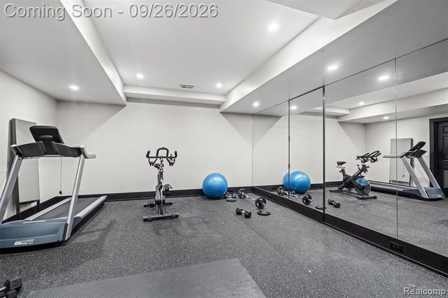 477 Dunston Road, Bloomfield Hills, MI 48304