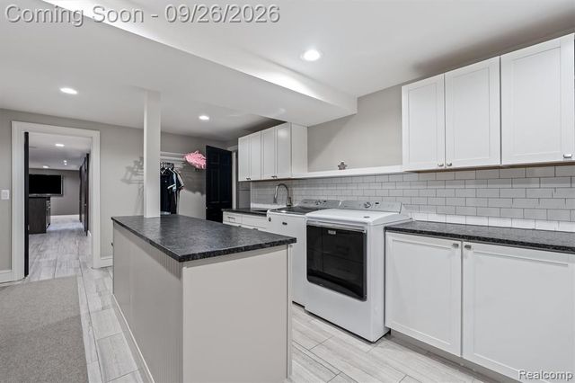 477 Dunston Road, Bloomfield Hills, MI 48304