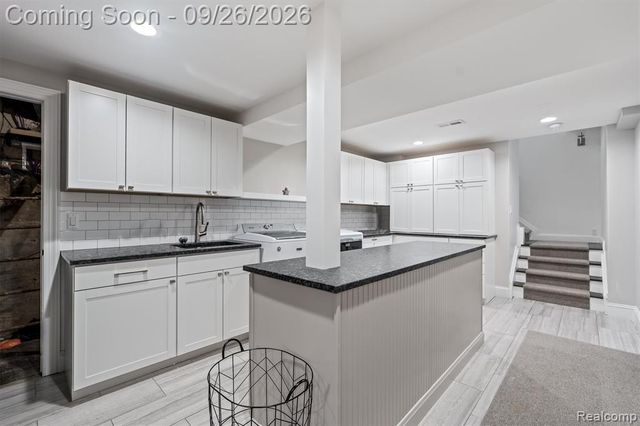 477 Dunston Road, Bloomfield Hills, MI 48304