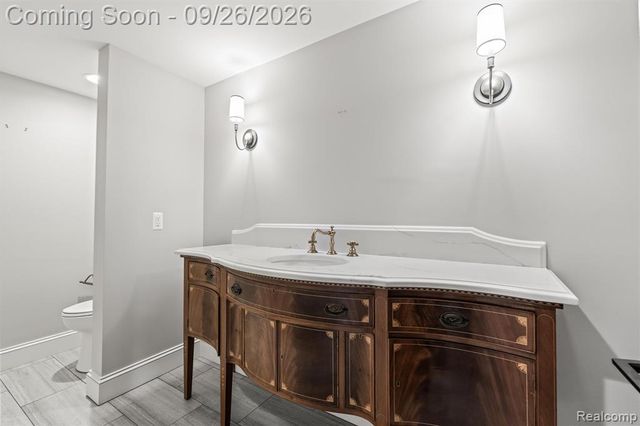 477 Dunston Road, Bloomfield Hills, MI 48304