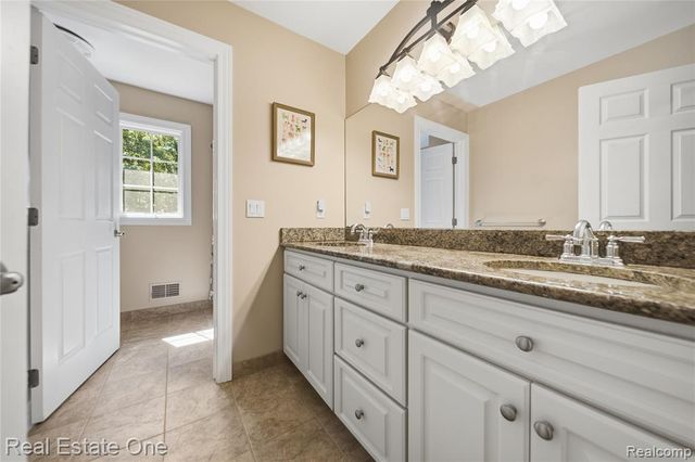 472 Timbermill Lane, Howell, MI 48843