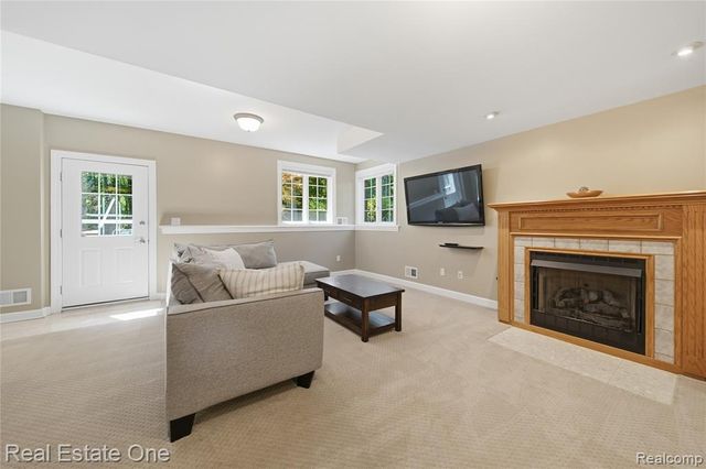 472 Timbermill Lane, Howell, MI 48843