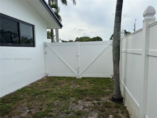 1370 SW 32nd St, Fort Lauderdale, FL 33315