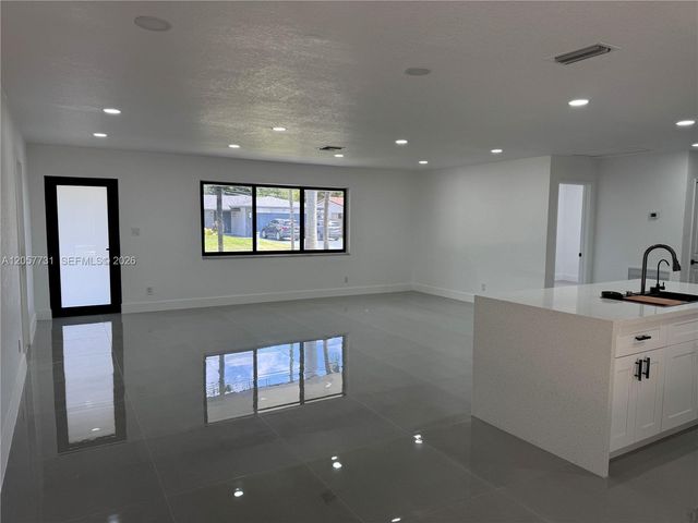 1370 SW 32nd St, Fort Lauderdale, FL 33315