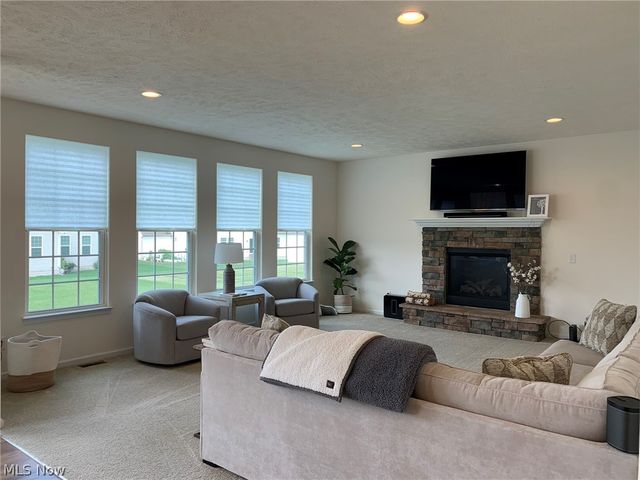 3125 PORTSMOUTH Drive, Brunswick, OH 44212