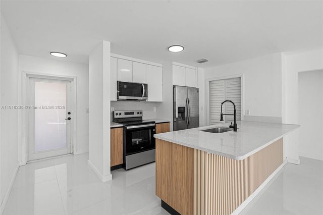 3956 NW 207th St Rd, Miami Gardens, FL 33055