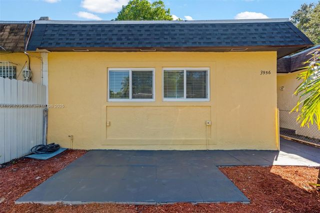 3956 NW 207th St Rd, Miami Gardens, FL 33055