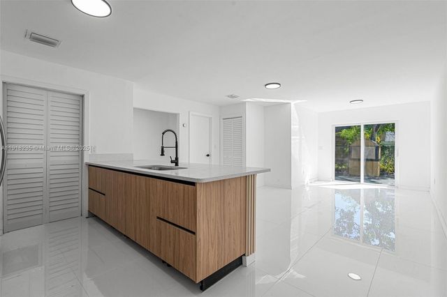 3956 NW 207th St Rd, Miami Gardens, FL 33055