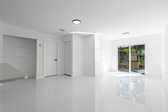 3956 NW 207th St Rd, Miami Gardens, FL 33055