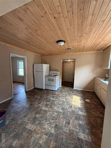 709 E Gladys Street, Sikeston, MO 63801