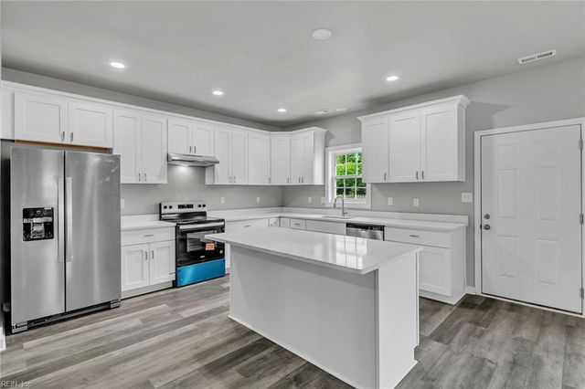 17 Kempton ST, Hampton, VA 23669