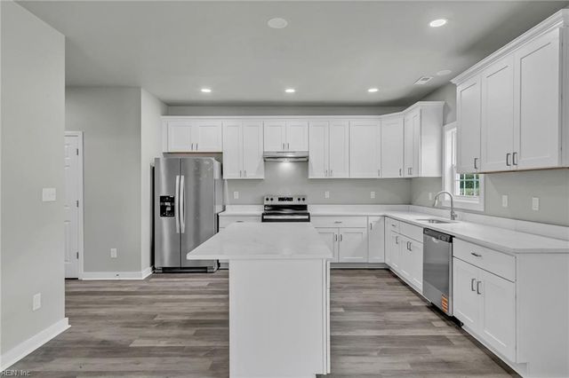 17 Kempton ST, Hampton, VA 23669