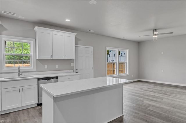 17 Kempton ST, Hampton, VA 23669