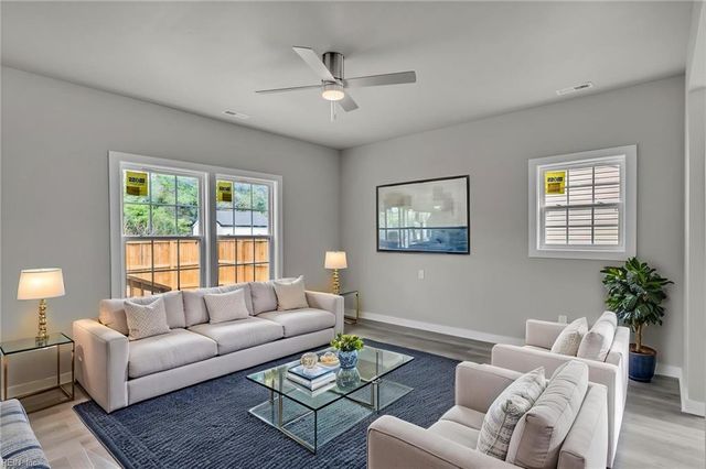 17 Kempton ST, Hampton, VA 23669