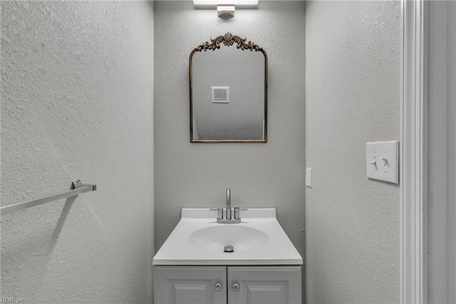 17 Kempton ST, Hampton, VA 23669