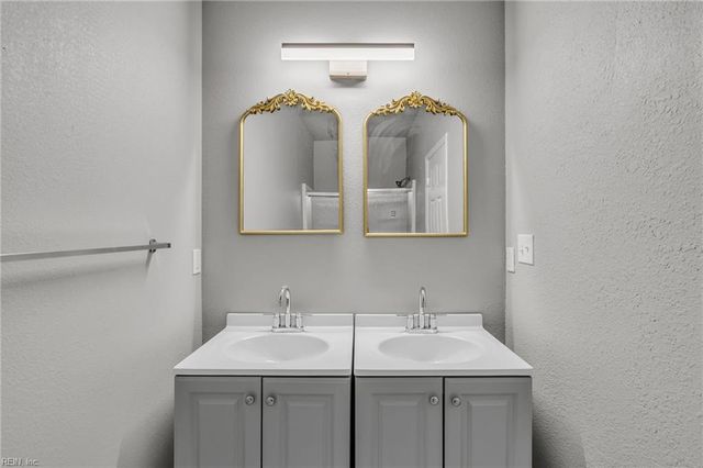 17 Kempton ST, Hampton, VA 23669