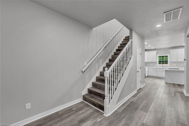 17 Kempton ST, Hampton, VA 23669