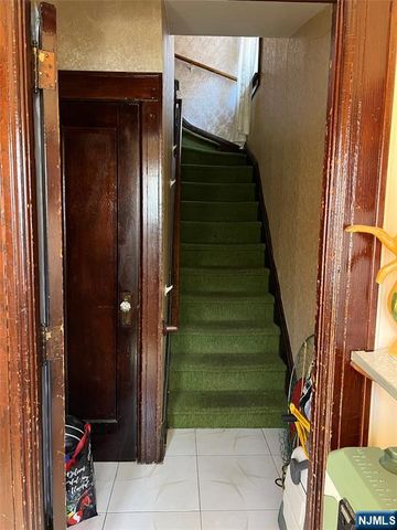 579 Oregon Avenue, Cliffside Park, NJ 07010