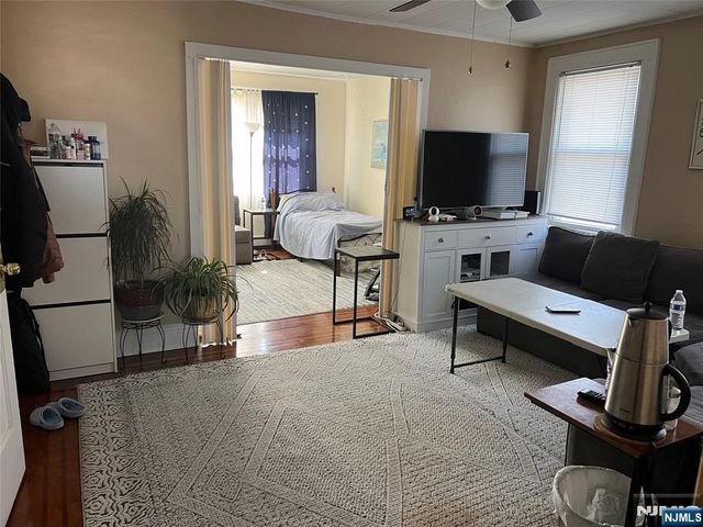 579 Oregon Avenue, Cliffside Park, NJ 07010