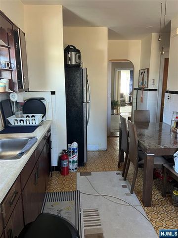 579 Oregon Avenue, Cliffside Park, NJ 07010