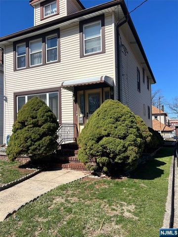 579 Oregon Avenue, Cliffside Park, NJ 07010