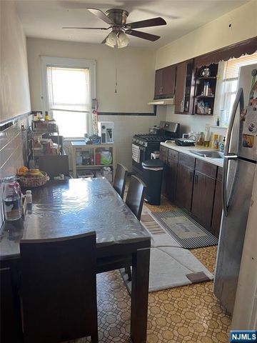 579 Oregon Avenue, Cliffside Park, NJ 07010