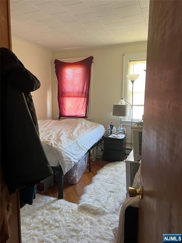 579 Oregon Avenue, Cliffside Park, NJ 07010
