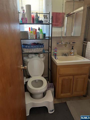 579 Oregon Avenue, Cliffside Park, NJ 07010