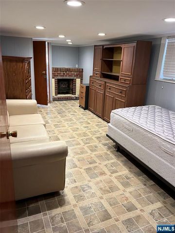 579 Oregon Avenue, Cliffside Park, NJ 07010
