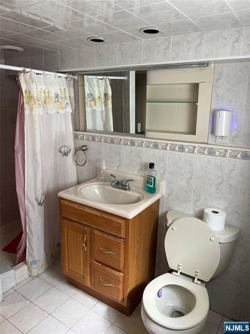 579 Oregon Avenue, Cliffside Park, NJ 07010