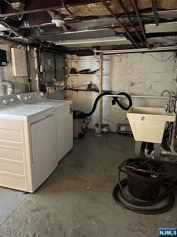 579 Oregon Avenue, Cliffside Park, NJ 07010