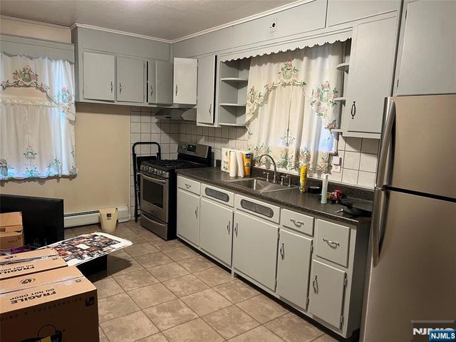 579 Oregon Avenue, Cliffside Park, NJ 07010