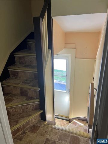 579 Oregon Avenue, Cliffside Park, NJ 07010