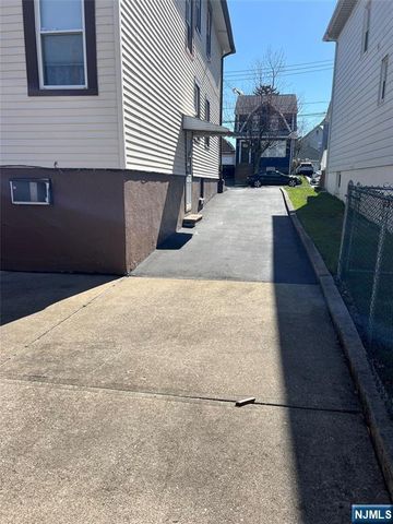 579 Oregon Avenue, Cliffside Park, NJ 07010