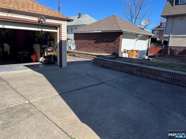 579 Oregon Avenue, Cliffside Park, NJ 07010