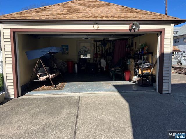 579 Oregon Avenue, Cliffside Park, NJ 07010