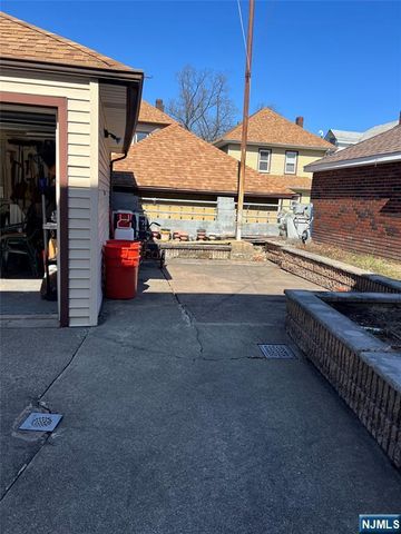 579 Oregon Avenue, Cliffside Park, NJ 07010