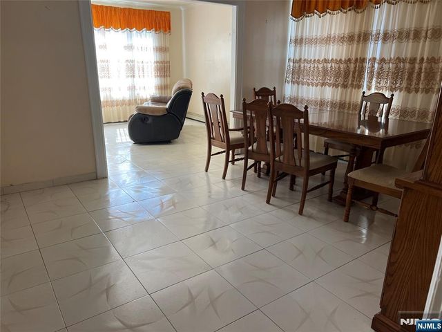 579 Oregon Avenue, Cliffside Park, NJ 07010