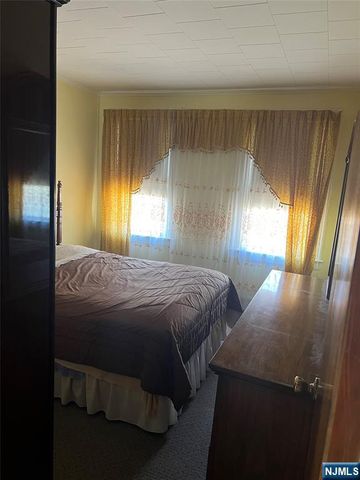 579 Oregon Avenue, Cliffside Park, NJ 07010